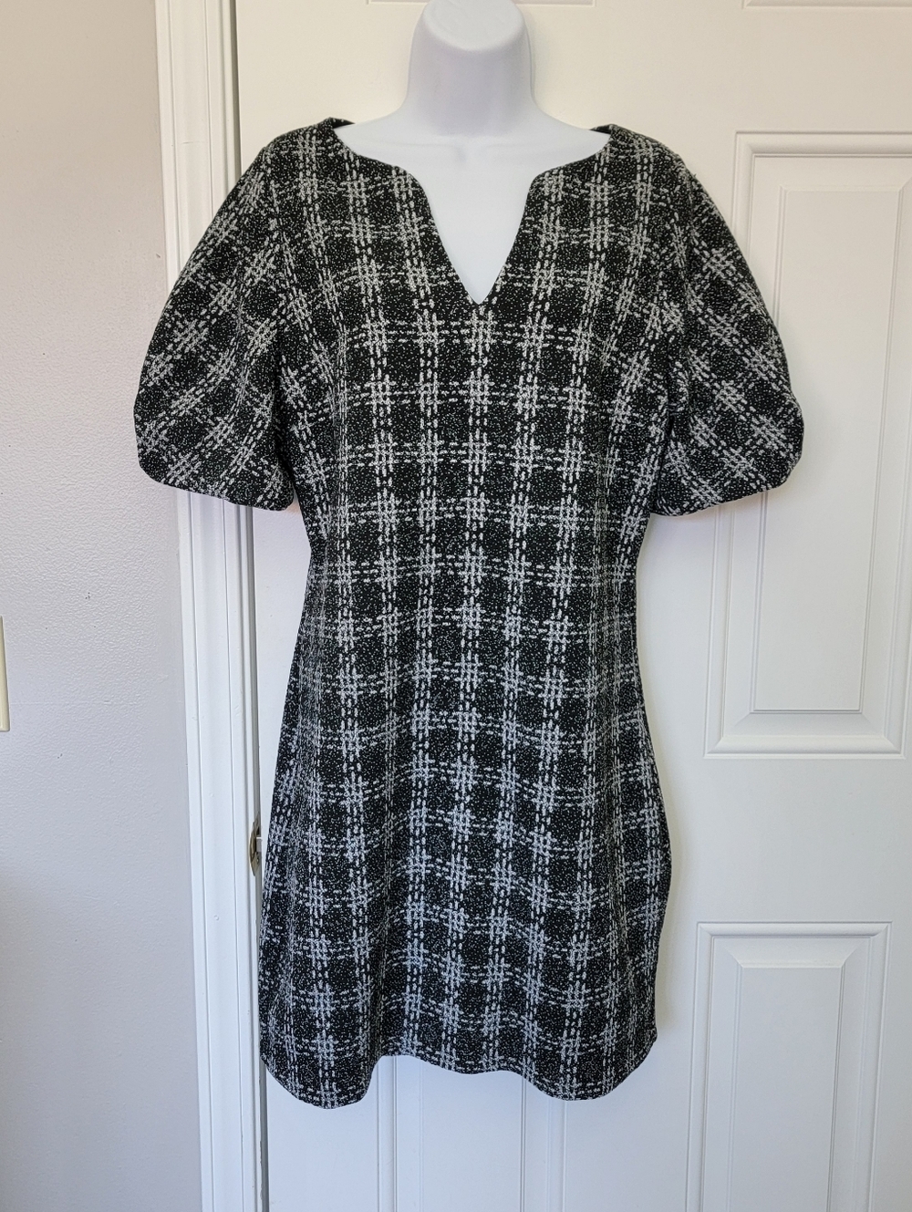Express Plaid Short Puff Sleeve Black Gray V Neck Lined Mini Dress Size Medium